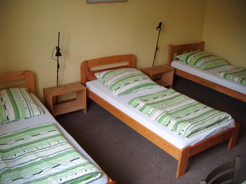Hostel Drzymaly Познань Экстерьер фото