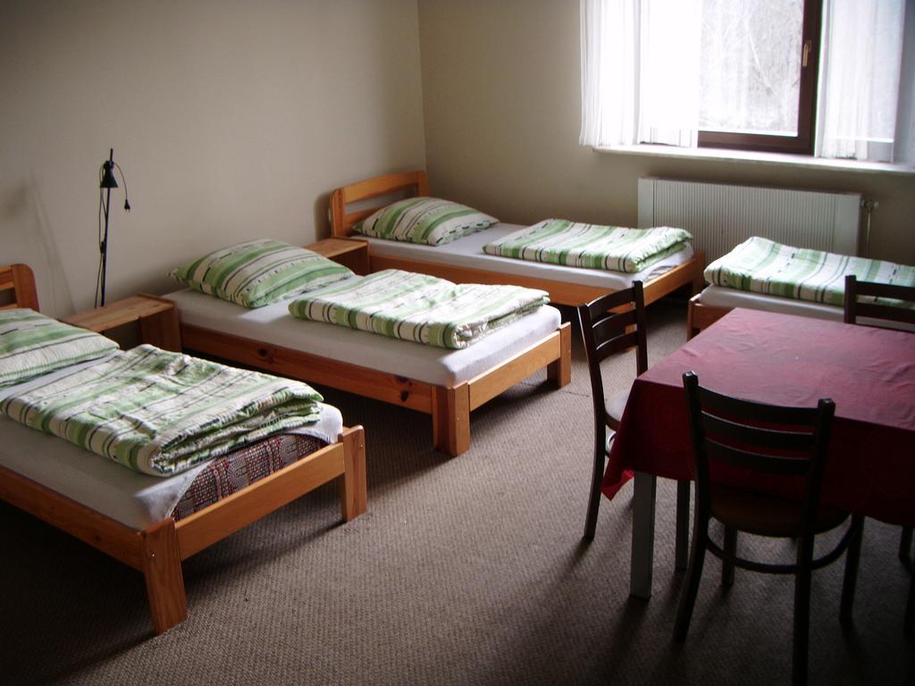 Hostel Drzymaly Познань Экстерьер фото