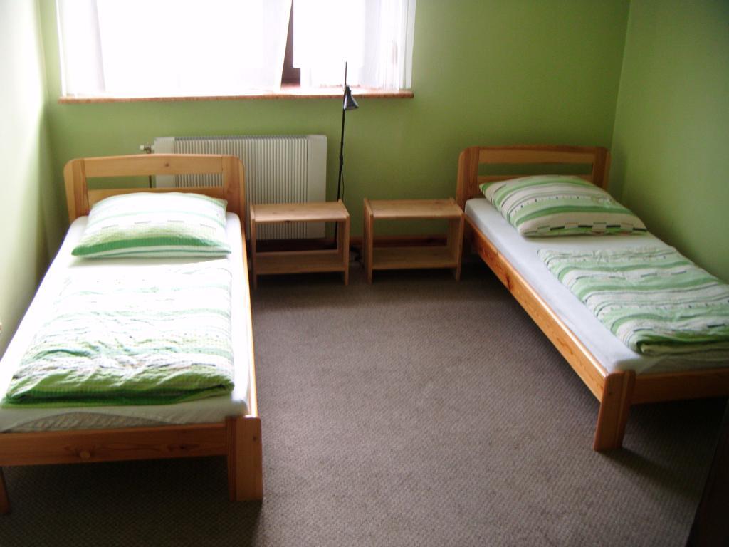 Hostel Drzymaly Познань Экстерьер фото